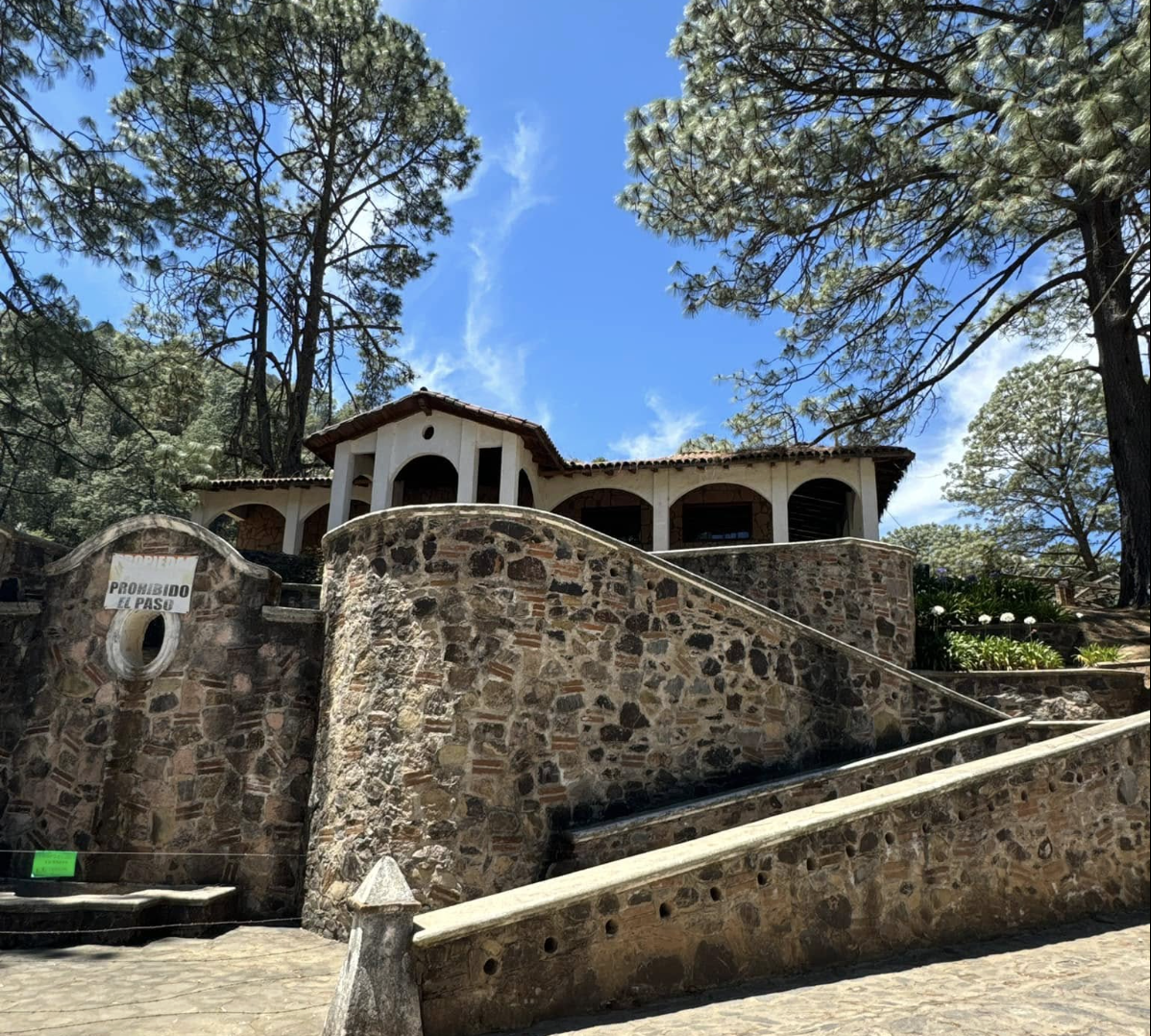 Bosque y montañas alrededor de la Hacienda Abandonada